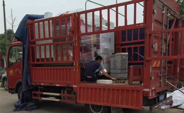 650數(shù)控雕銑機裝車